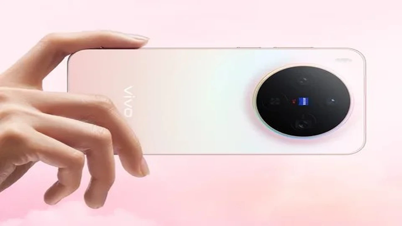 فيفو تستعرض خيارات ألوان جديدة لهاتف X300 Ultra قبل طرحه بالأسواق